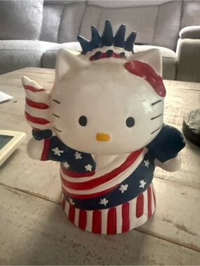 Hello Kitty piggy bank